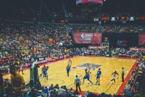 中国男子接力决赛发挥稳健赢得喝彩，中国男子接力比赛4×100决赛时间